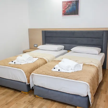 Palace Σαράντα