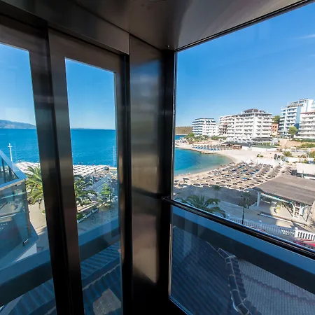 Palace Σαράντα