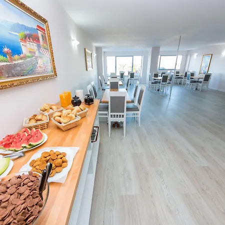 Palace Σαράντα