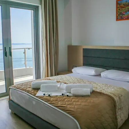 Palace 4*